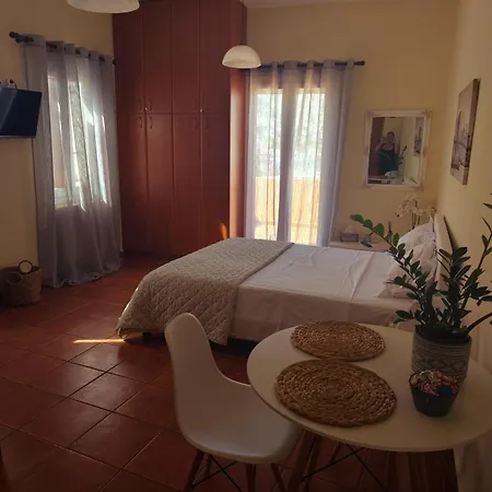 Virginia's Guest * Ermoupoli